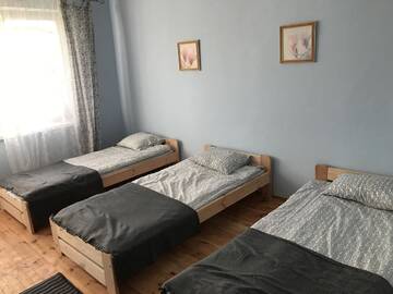 Фото номера Стандартный двухместный номер с 2 отдельными кроватями и общей ванной комнатой Комплексы для отдыха с коттеджами/бунгало Borowiak г. Szteklin 2